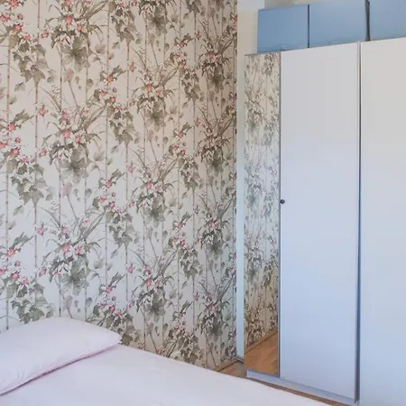 Family-friendly Close To Downtown With Private Parking! Рейкьявик