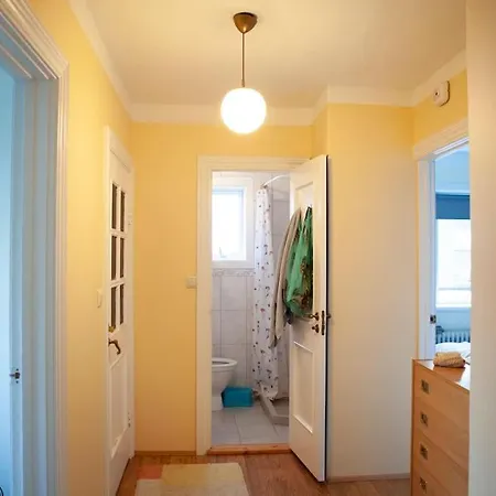 Family-friendly Close To Downtown With Private Parking! * Рейкьявик